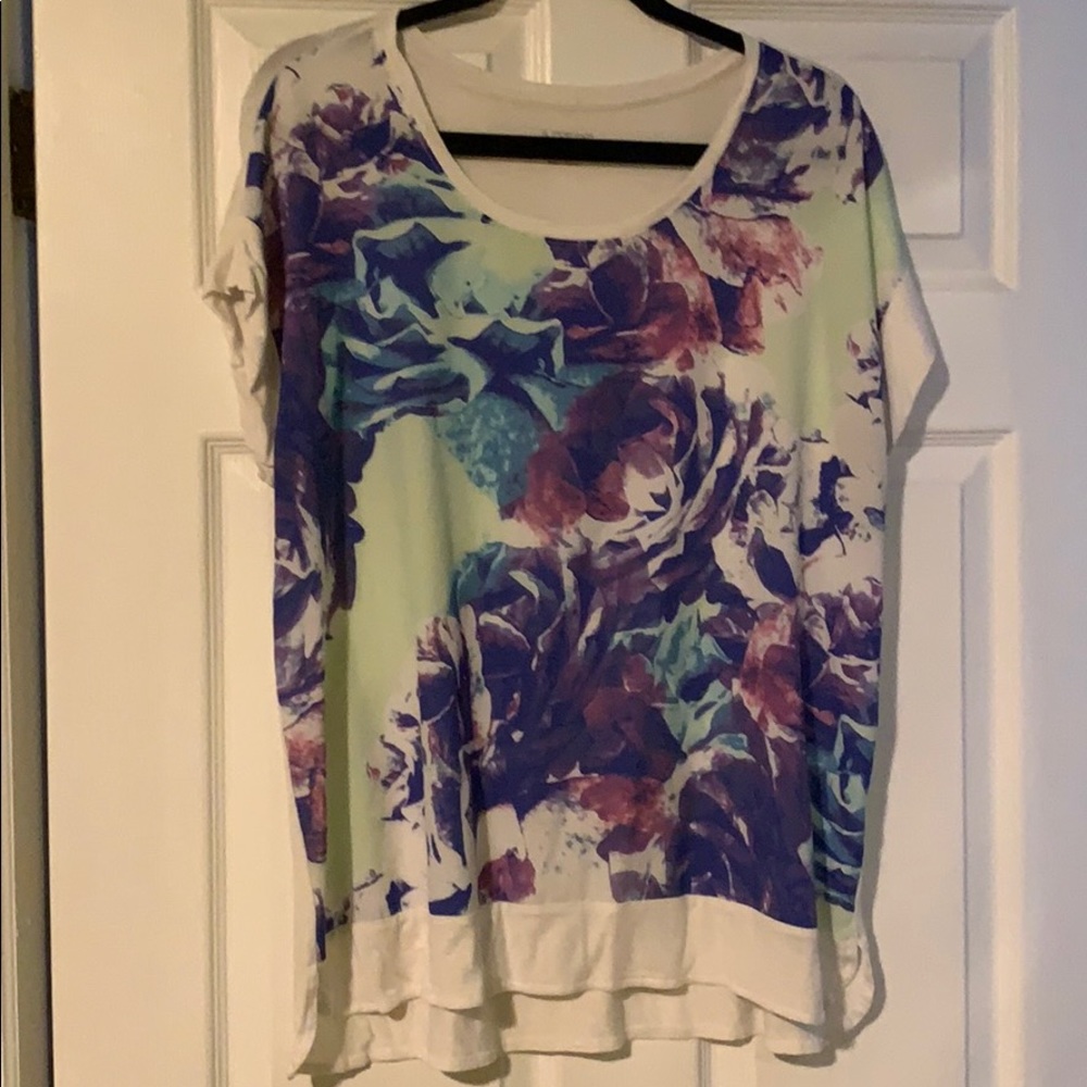 Apt 9 graphic top
